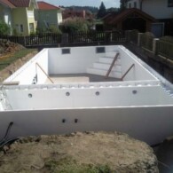 Technikraum wird mit dem Pool gleichzeitig versetzt Technikraum wird mit dem Pool gleichzeitig versetzt